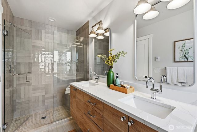 706 Newport Way NW, Issaquah, WA 98027