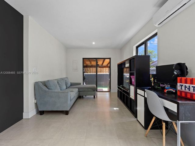 252 E 36th St, Hialeah, FL 33013