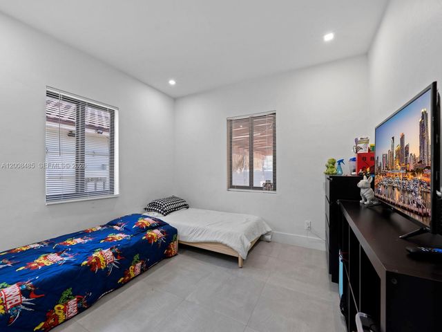 252 E 36th St, Hialeah, FL 33013