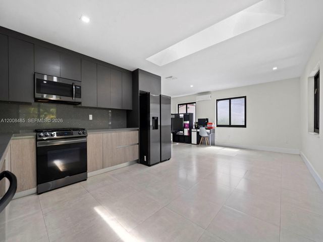 252 E 36th St, Hialeah, FL 33013