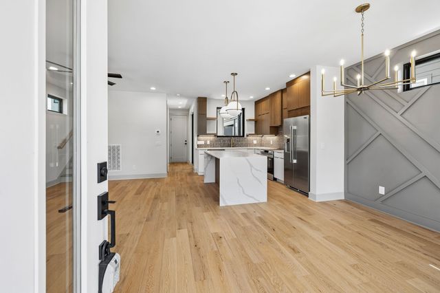 2010A 9th Ave, N, Nashville, TN 37208