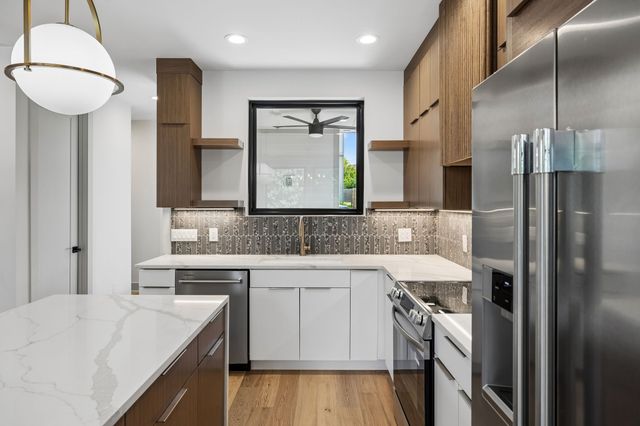 2010A 9th Ave, N, Nashville, TN 37208