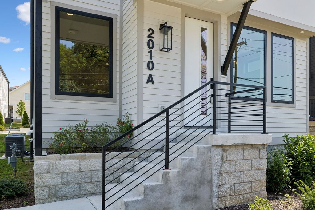 2010A 9th Ave, N, Nashville, TN 37208