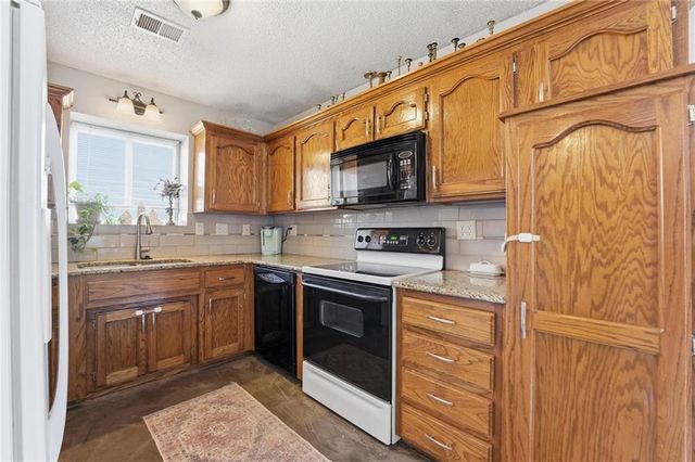 1201 Maple Lane, Pleasant Hill, MO 64080