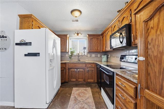 1201 Maple Lane, Pleasant Hill, MO 64080