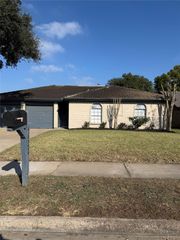 6611 Rockfield Drive, Pasadena, TX 77505