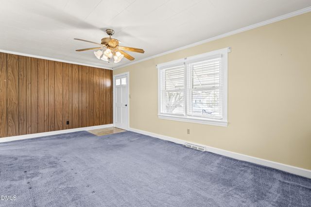 106 W Caroline Avenue, Smithfield, NC 27577