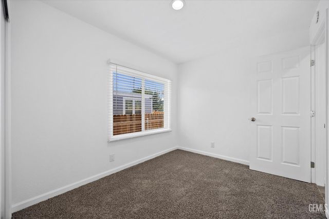 114 Cedarwood Lane, Bakersfield, CA 93308