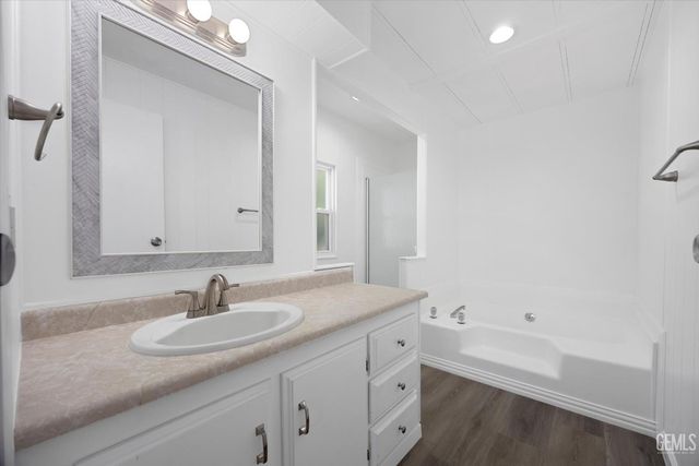 114 Cedarwood Lane, Bakersfield, CA 93308