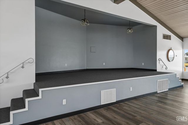 114 Cedarwood Lane, Bakersfield, CA 93308