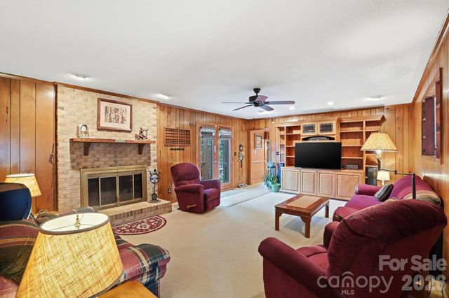5705 Foxcrest Drive, Mint Hill, NC 28227