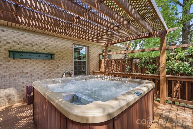 5705 Foxcrest Drive, Mint Hill, NC 28227
