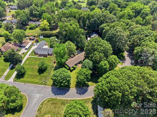 5705 Foxcrest Drive, Mint Hill, NC 28227