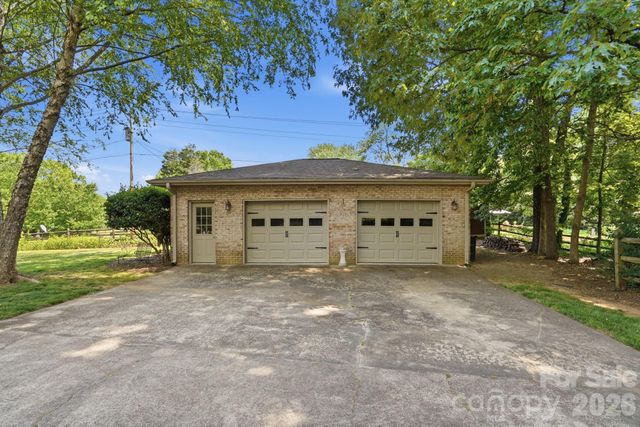 5705 Foxcrest Drive, Mint Hill, NC 28227