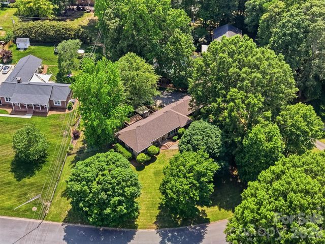 5705 Foxcrest Drive, Mint Hill, NC 28227