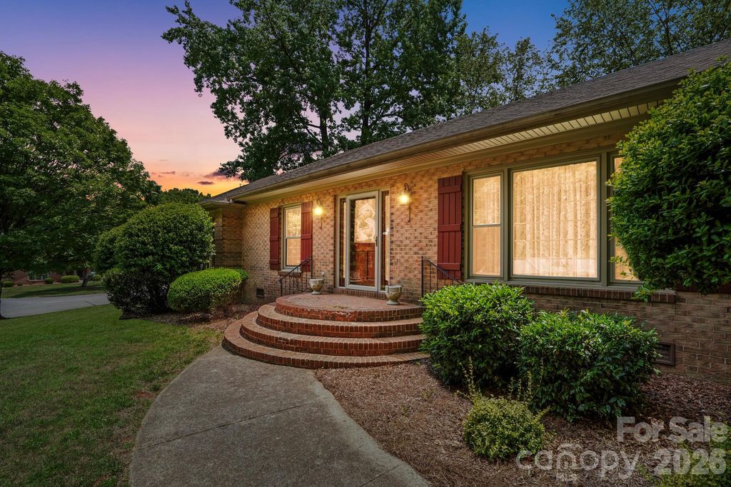 5705 Foxcrest Drive, Mint Hill, NC 28227