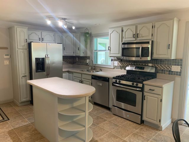 24 Beacon Drive, Merrimack, NH 03054