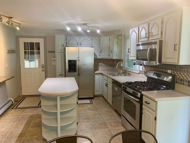 24 Beacon Drive, Merrimack, NH 03054