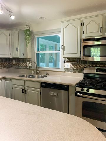 24 Beacon Drive, Merrimack, NH 03054