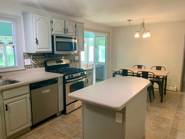 24 Beacon Drive, Merrimack, NH 03054