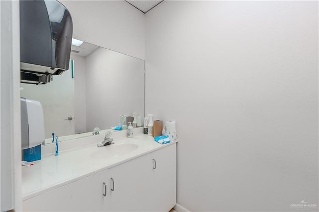 921 E Main Avenue 2, Mission, TX 78573