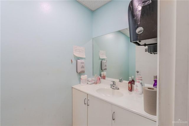 921 E Main Avenue 2, Mission, TX 78573