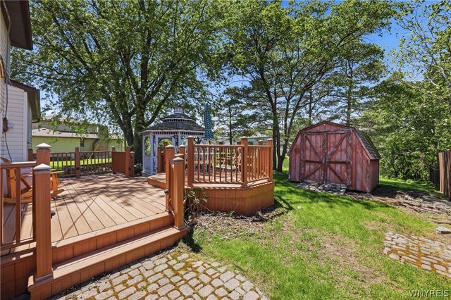44 Queens Drive, Grand Island, NY 14072