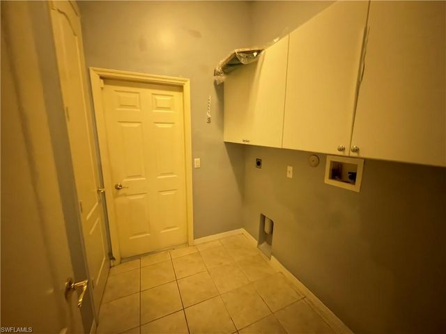 3023 Lake Manatee CT, Cape Coral, FL 33909