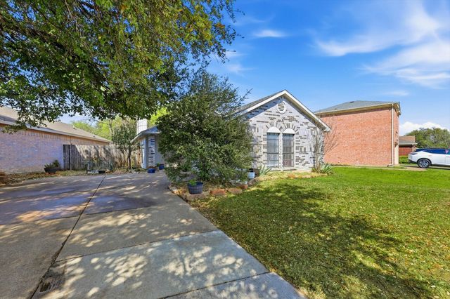 2532 Winding Road, Fort Worth, TX 76133