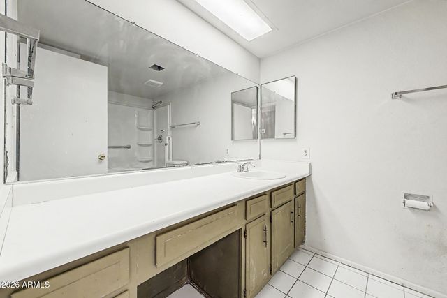7720 W EARLL Drive, Phoenix, AZ 85033