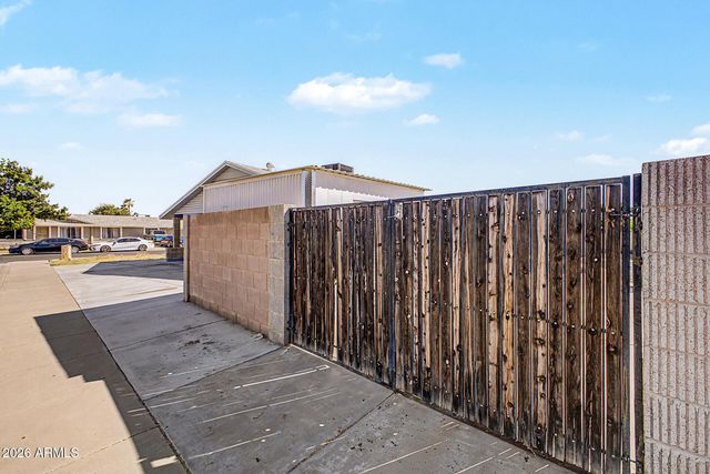 7720 W EARLL Drive, Phoenix, AZ 85033