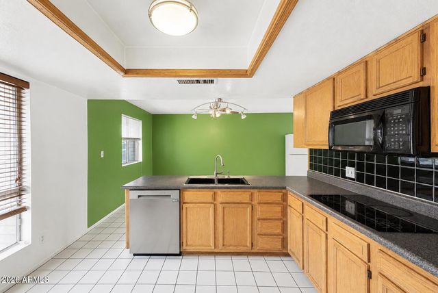 7720 W EARLL Drive, Phoenix, AZ 85033