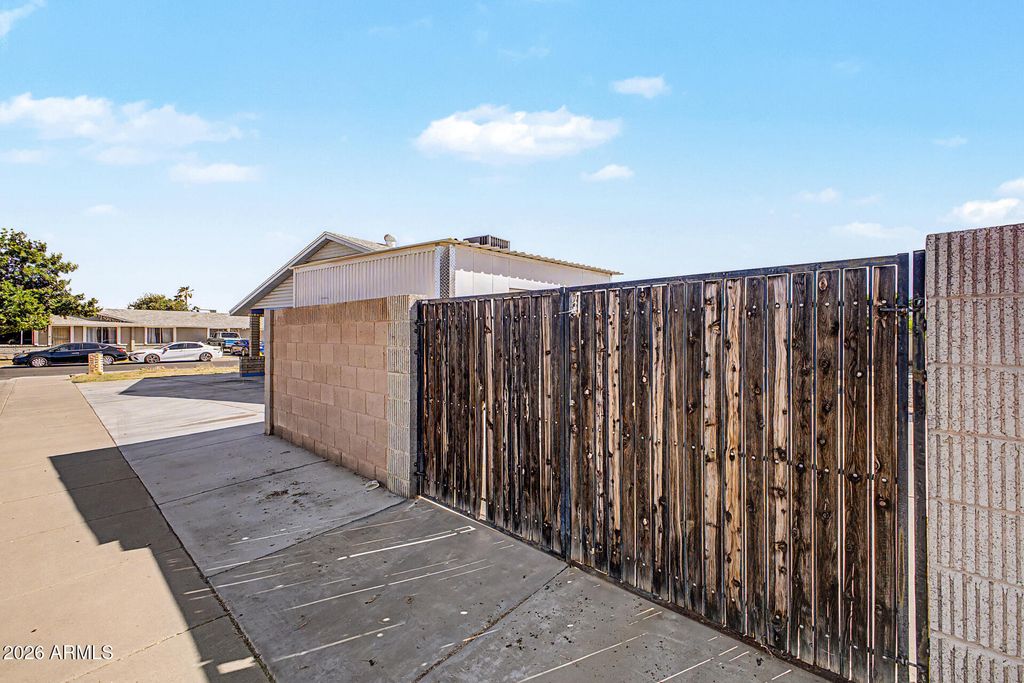 7720 W EARLL Drive, Phoenix, AZ 85033 — photo 3