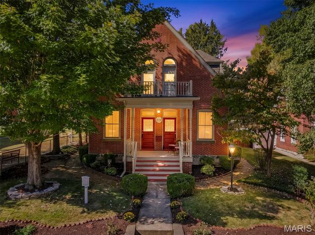 711 N 5th Street, St Charles, MO 63301