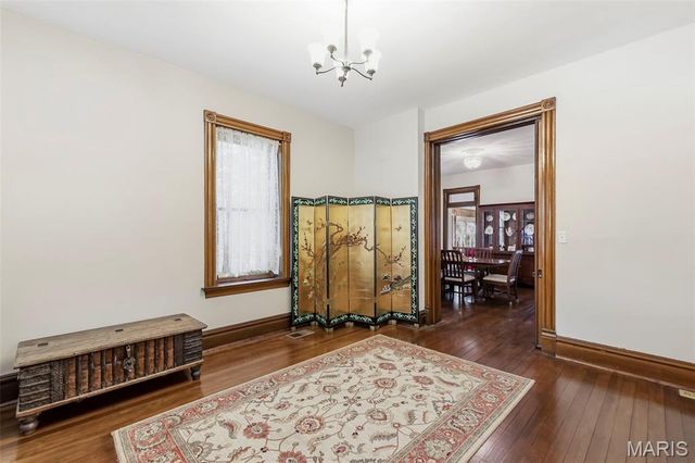 711 N 5th Street, St Charles, MO 63301