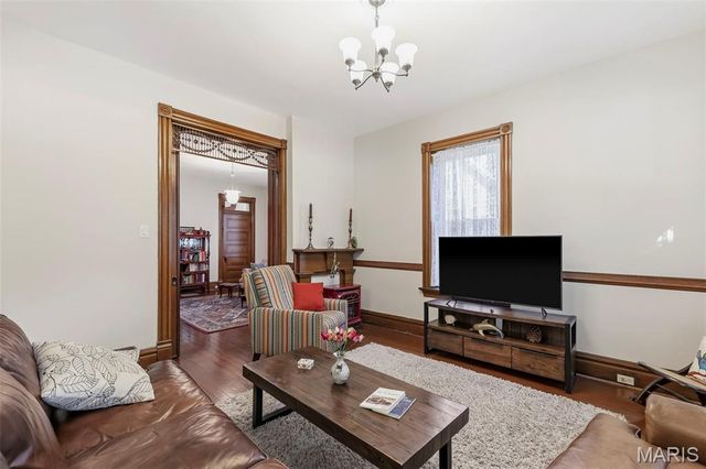 711 N 5th Street, St Charles, MO 63301