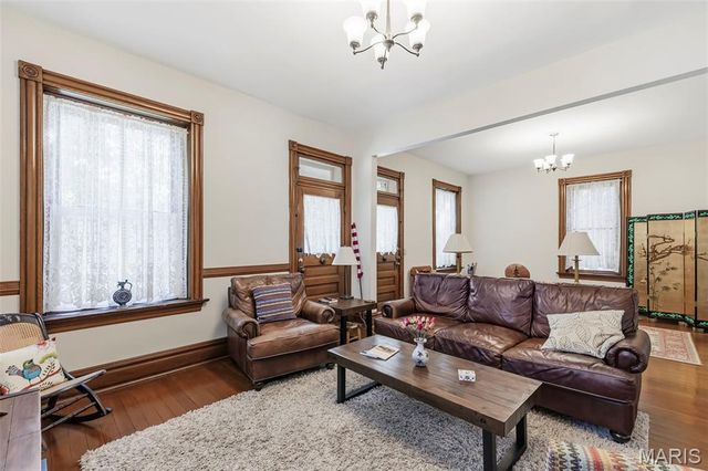 711 N 5th Street, St Charles, MO 63301
