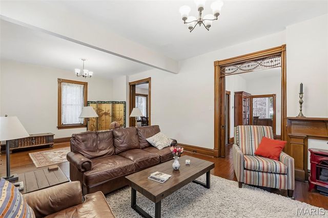 711 N 5th Street, St Charles, MO 63301