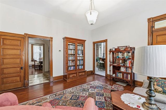 711 N 5th Street, St Charles, MO 63301