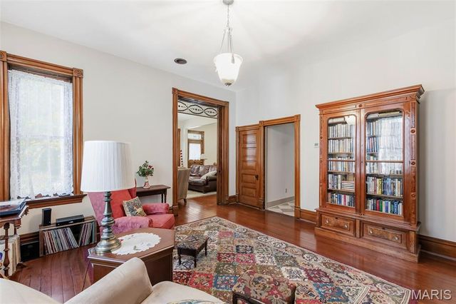 711 N 5th Street, St Charles, MO 63301