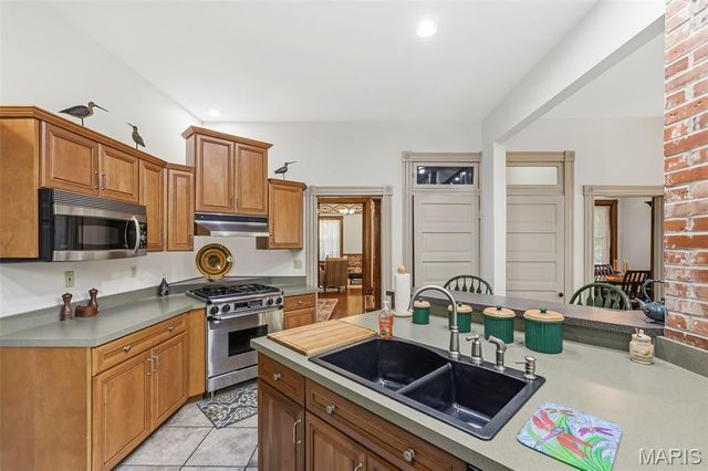 711 N 5th Street, St Charles, MO 63301