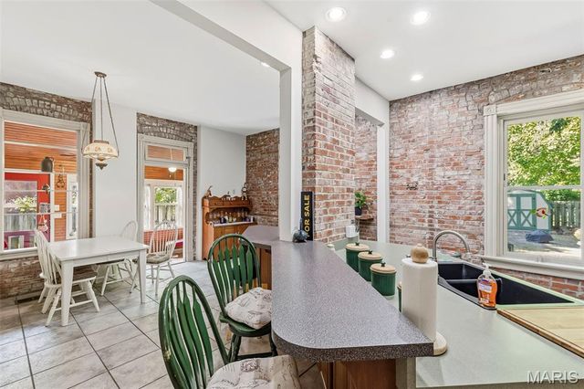 711 N 5th Street, St Charles, MO 63301