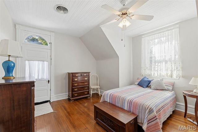 711 N 5th Street, St Charles, MO 63301