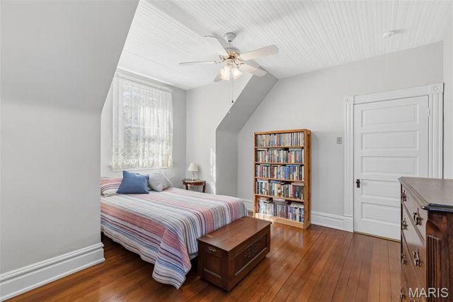 711 N 5th Street, St Charles, MO 63301