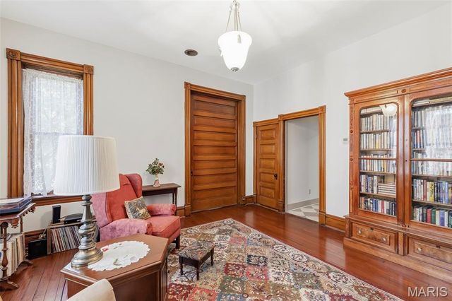 711 N 5th Street, St Charles, MO 63301