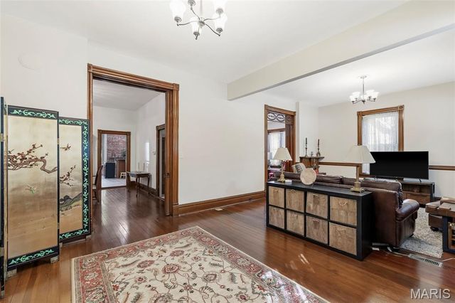 711 N 5th Street, St Charles, MO 63301