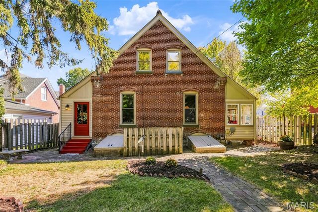 711 N 5th Street, St Charles, MO 63301
