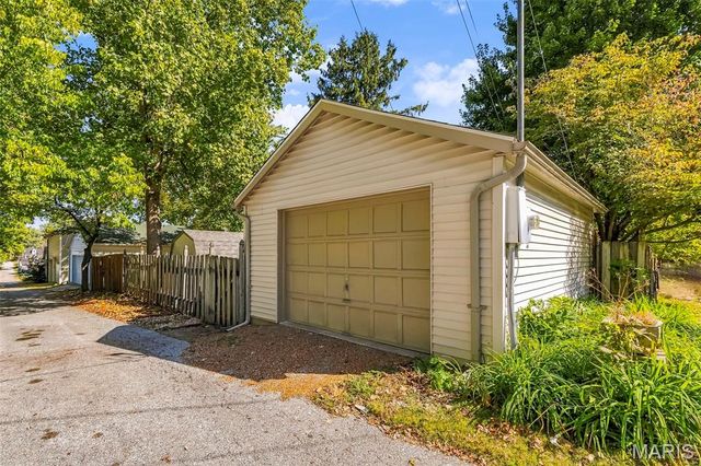 711 N 5th Street, St Charles, MO 63301