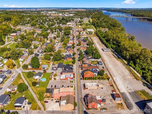 711 N 5th Street, St Charles, MO 63301