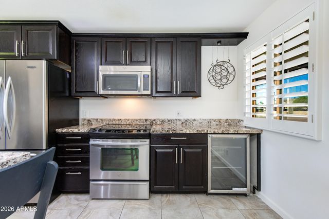2801 E Mercer Lane, Phoenix, AZ 85028
